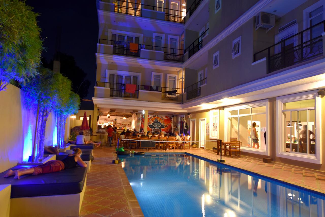 Mad Monkey Hostel Kampot (Adults Only) Экстерьер фото